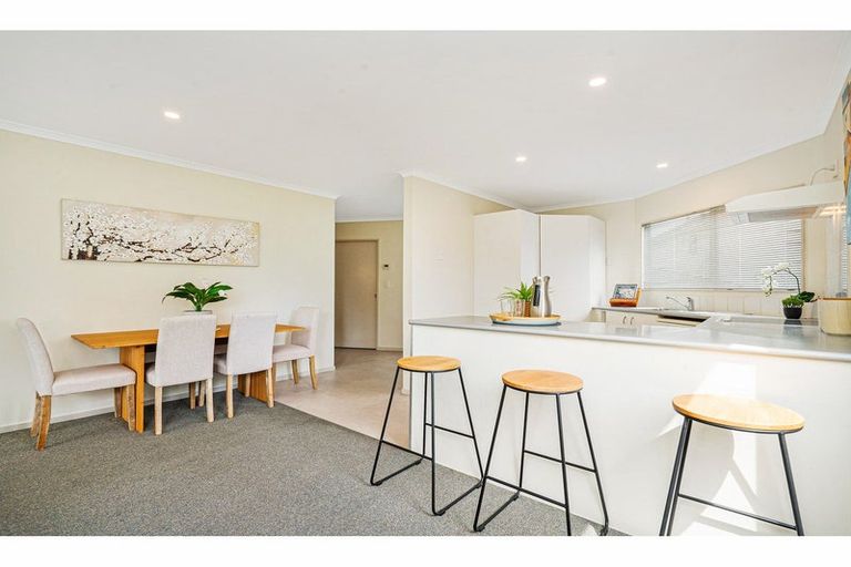 Photo of property in 62a Glendale Road, Glen Eden, Auckland, 0602