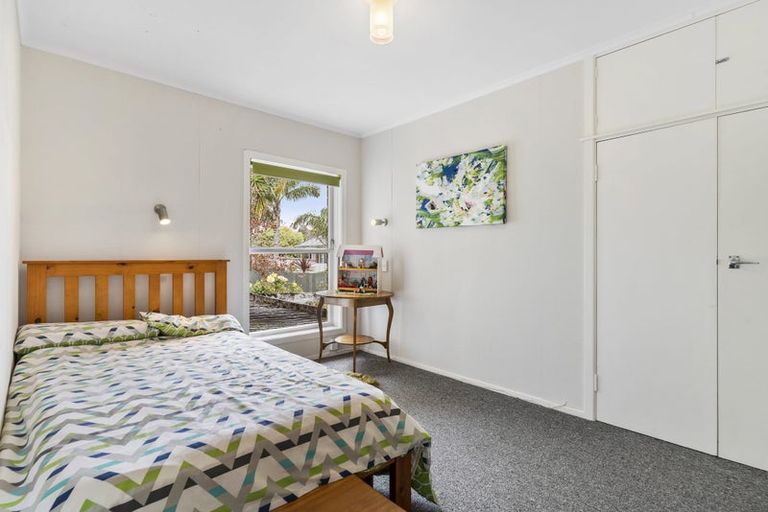 Photo of property in 96 Colwill Road, Massey, Auckland, 0614