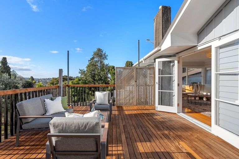 Photo of property in 8 Beswick Place, Birkdale, Auckland, 0626