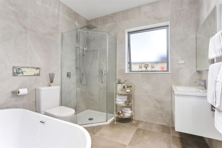 Photo of property in 6 Kahika Grove, Huapai, Kumeu, 0810