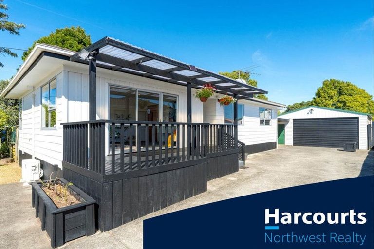Photo of property in 16 Glen Road, Ranui, Auckland, 0612