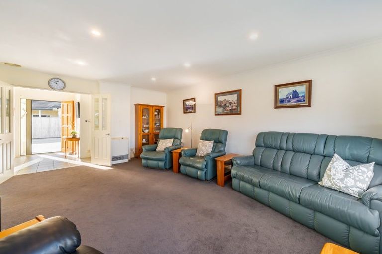 Photo of property in 5 Rosebank Place, Avalon, Lower Hutt, 5011