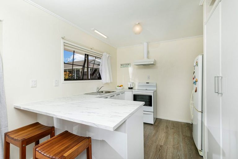 Photo of property in 8/248 Great North Road, Henderson, Auckland, 0612