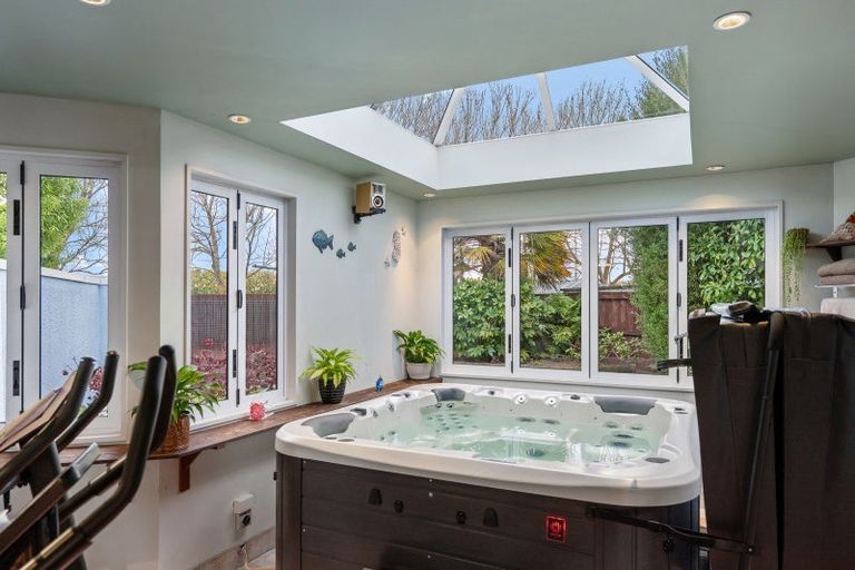 Photo of property in 74 Regency Crescent, Redwood, Christchurch, 8051