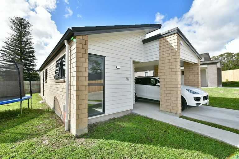 Photo of property in 16 Taupata Lane, Helensville, 0800