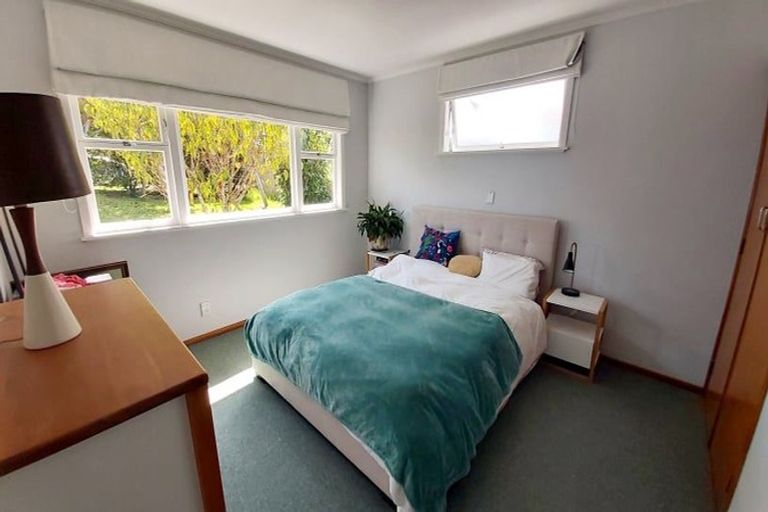 Photo of property in 35 Queen Mary Avenue, New Lynn, Auckland, 0600
