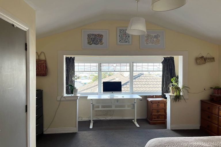 Photo of property in 80 Queens Drive, Lyall Bay, Wellington, 6022