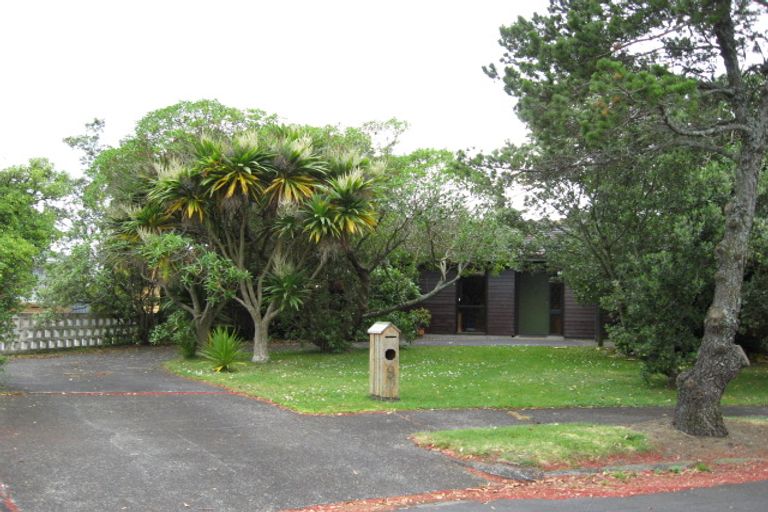 Photo of property in 9 Warden Place, Mangere Bridge, Auckland, 2022