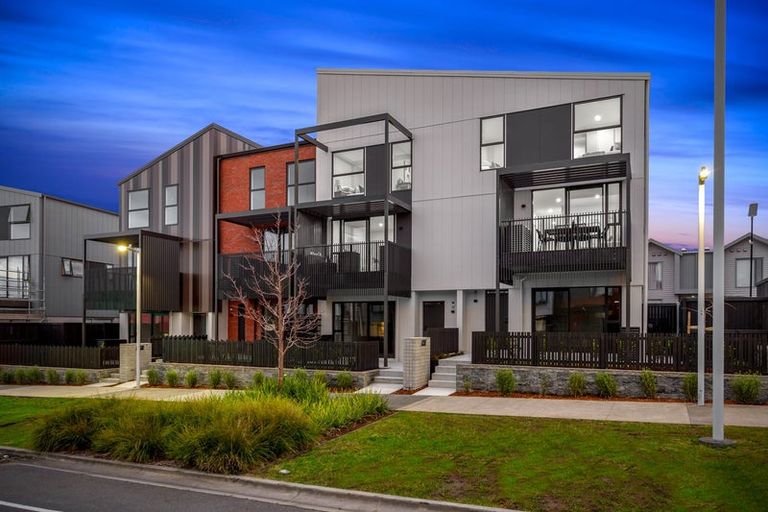 Photo of property in 7/2 Rangitamiro Place, Hobsonville, Auckland, 0616