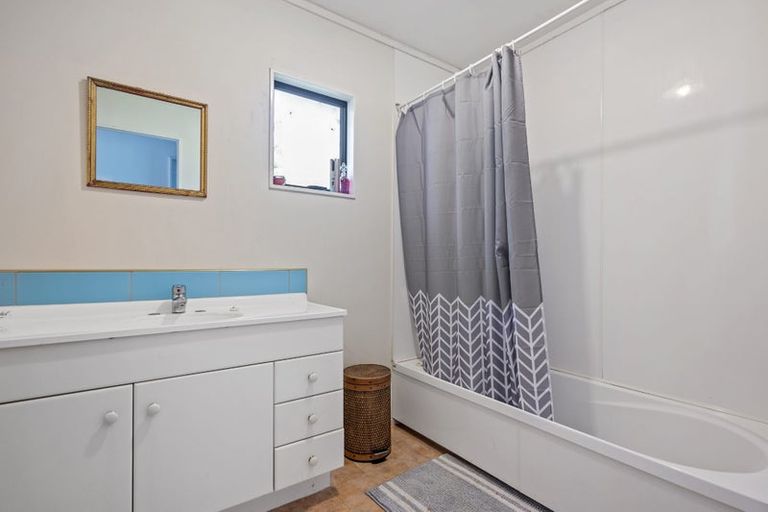 Photo of property in 70 Wishart Road, Helensville, 0800