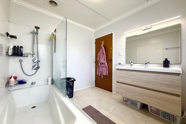 Photo of property in 122 California Drive, Totara Park, Upper Hutt, 5018