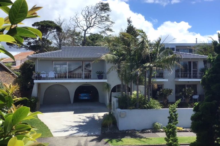 Photo of property in 8 Makepiece Place, Chatswood, Auckland, 0626
