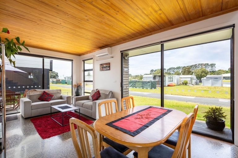 Photo of property in 102 Eighth Avenue, Urenui, 4377