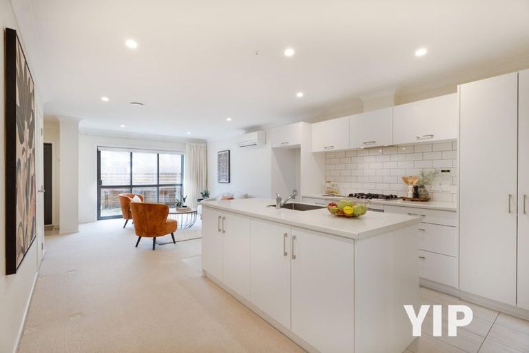 Photo of property in 15 Brindle Way, Newlands, Wellington, 6037