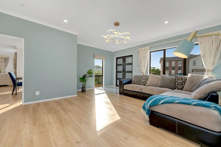 Photo of property in 9 Cloonlyon Drive, Flat Bush, Auckland, 2019