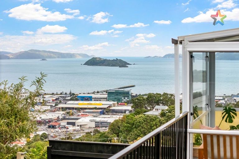 Photo of property in 4/30 London Road, Korokoro, Lower Hutt, 5012