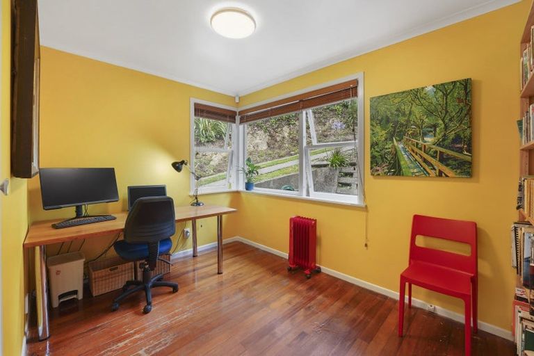 Photo of property in 1 Innes Way, Newlands, Wellington, 6037