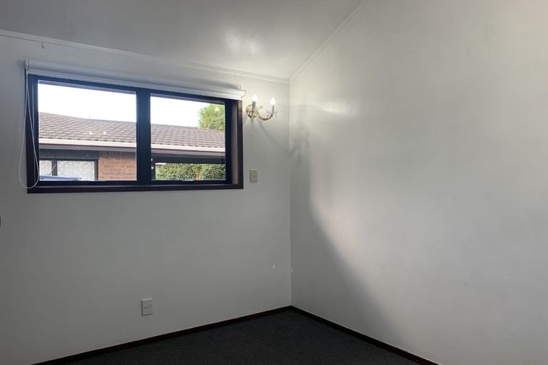 Photo of property in 16 Frank Evans Place, Henderson, Auckland, 0610