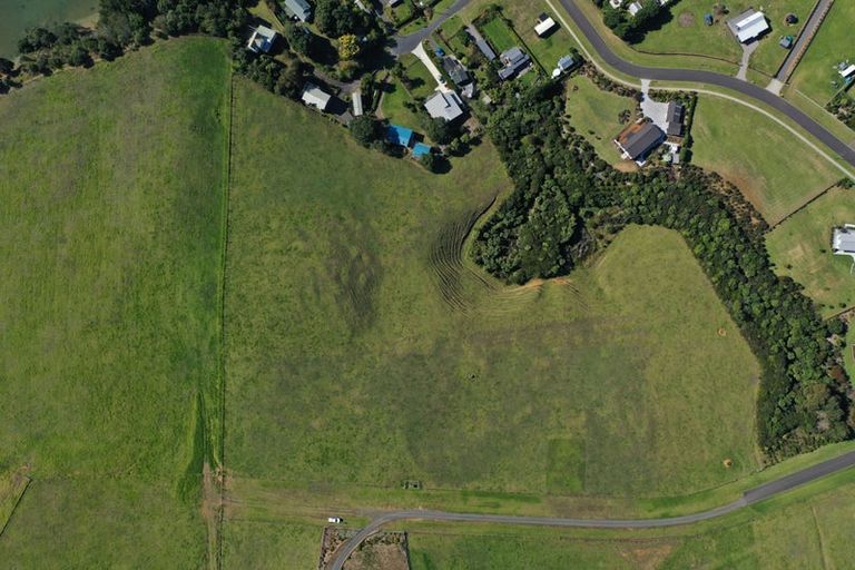 Photo of property in 28 Opoia Drive, Awhitu, 2684