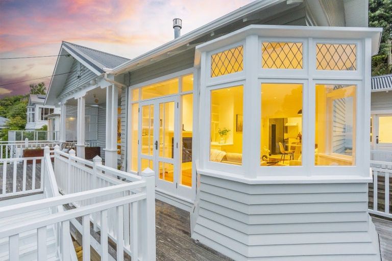 Photo of property in 48 Maida Vale Road, Roseneath, Wellington, 6011