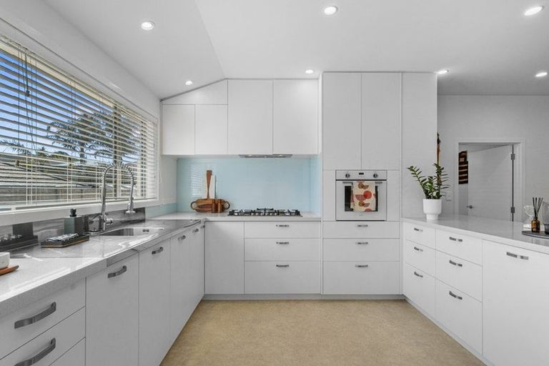 Photo of property in 21 Eric Farley Drive, Kumeu, 0810