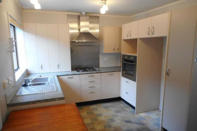 Photo of property in 85 Churton Drive, Churton Park, Wellington, 6037