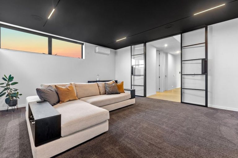 Photo of property in 17a Roland Road, Greenhithe, Auckland, 0632