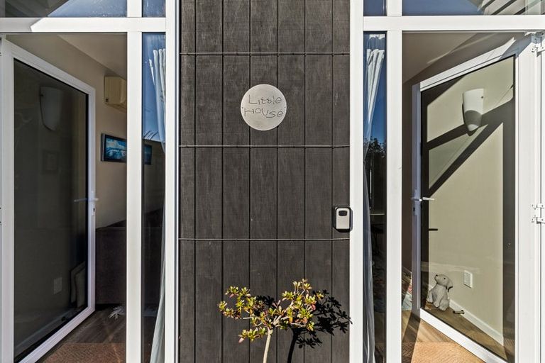 Photo of property in 9 Palmerston Road, Havelock North, 4130
