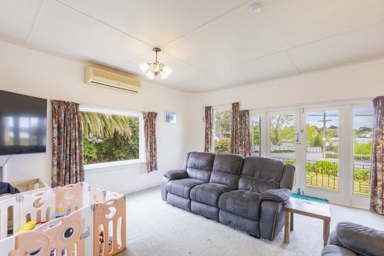 Photo of property in 114 High Street, Waipawa, 4210
