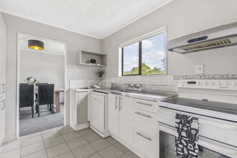 Photo of property in 3 Meadowvale Rise, Titirangi, Auckland, 0604