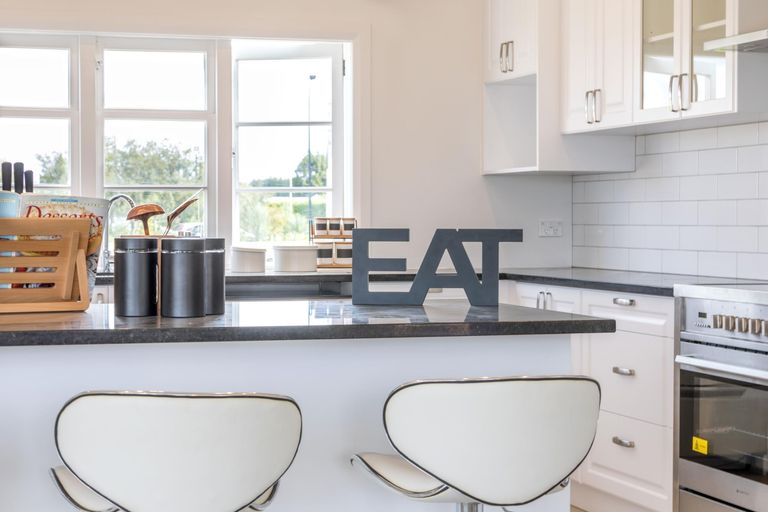 Photo of property in 21 Grove Way, Riverhead, 0820