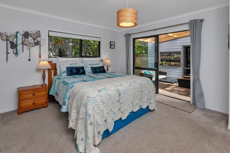 Photo of property in 1 Ishtar Place, One Tree Point, 0118