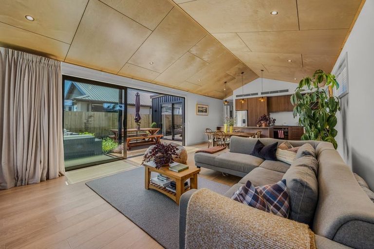 Photo of property in 16 Guthrie Street, Lake Hawea, 9382