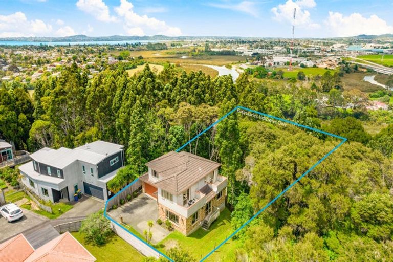 Photo of property in 77c Colwill Road, Massey, Auckland, 0614