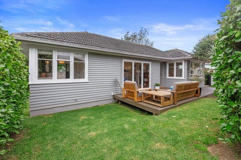 Photo of property in 86 Taikata Road, Te Atatu Peninsula, Auckland, 0610