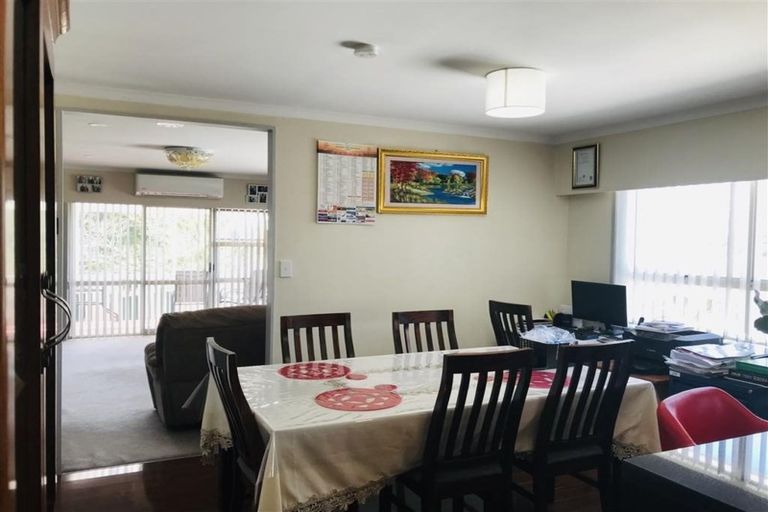 Photo of property in 5 Lendenfeld Drive, Papatoetoe, Auckland, 2025