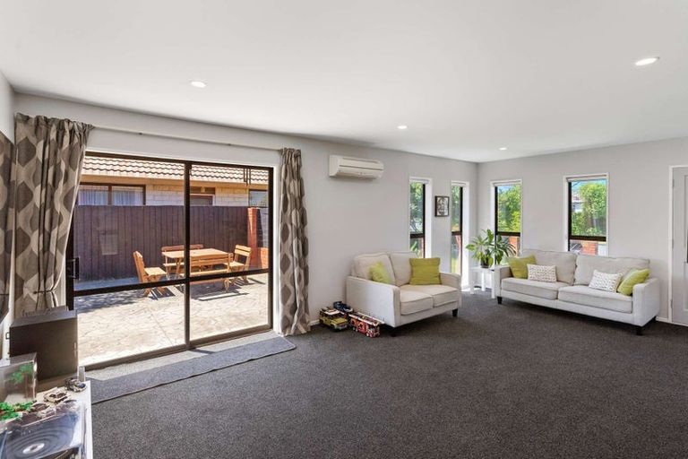 Photo of property in 4 Jacaranda Place, Parklands, Christchurch, 8083