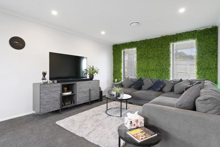 Photo of property in 18 Topsail Way, Whitby, Porirua, 5024