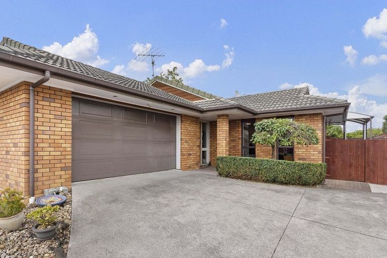 Photo of property in 4 Carriage Close, Northpark, Auckland, 2013