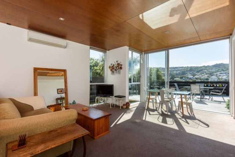 Photo of property in 10/3 Severn Street, Island Bay, Wellington, 6023