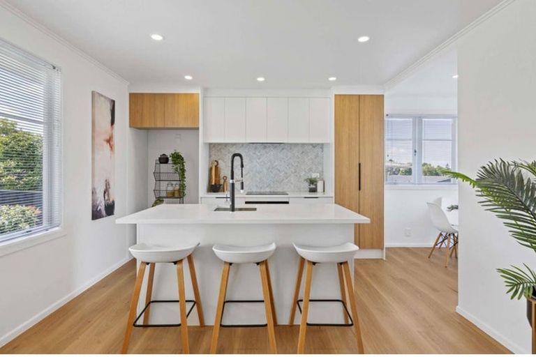 Photo of property in 32 Neil Avenue, Te Atatu Peninsula, Auckland, 0610