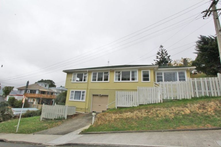Photo of property in 1 Rimu Street, Tawa, Wellington, 5028