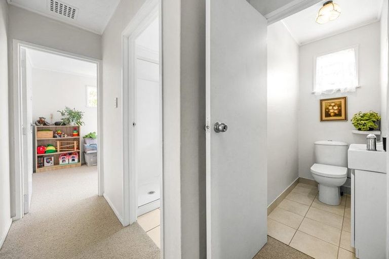 Photo of property in 15 Helleur Road, Massey, Auckland, 0614