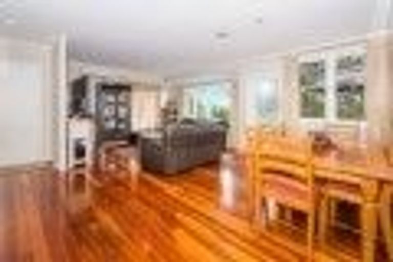 Photo of property in 17 Lysander Crescent, Beach Haven, Auckland, 0626