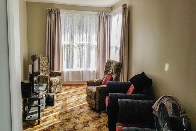 Photo of property in 72 Cook Street, Marfell, New Plymouth, 4310