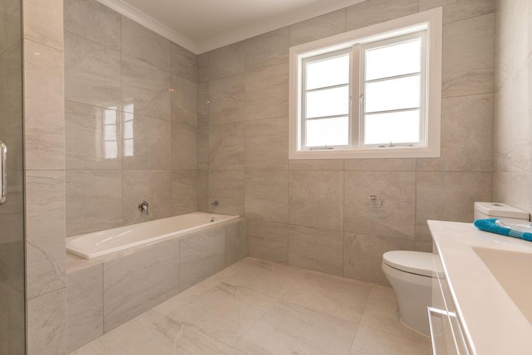 Photo of property in 21 Grove Way, Riverhead, 0820