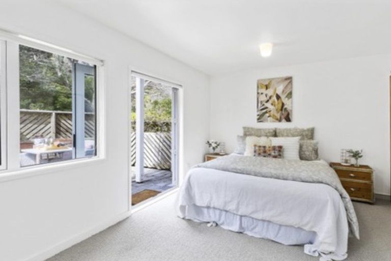 Photo of property in 16 Lawson Place, Mount Victoria, Wellington, 6011