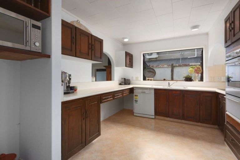 Photo of property in 68 Kahu Road, Paremata, Porirua, 5024