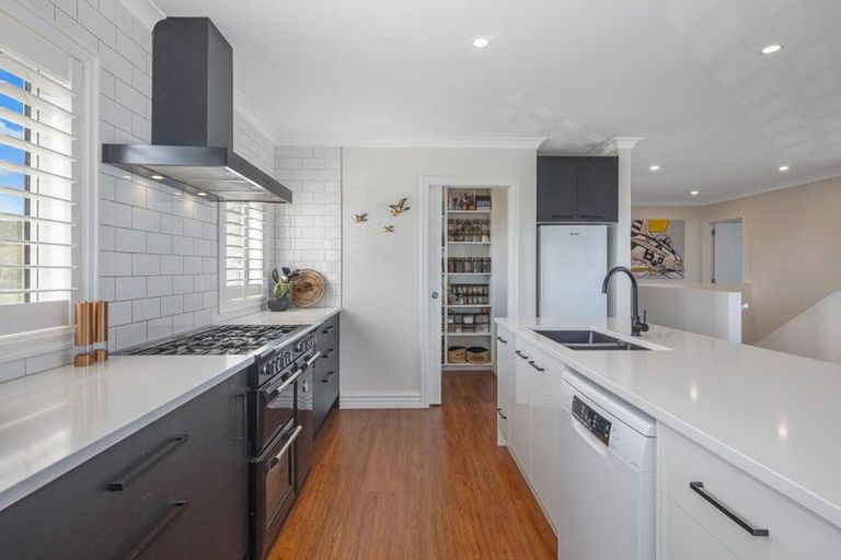 Photo of property in 30 Grumman Lane, Newlands, Wellington, 6037