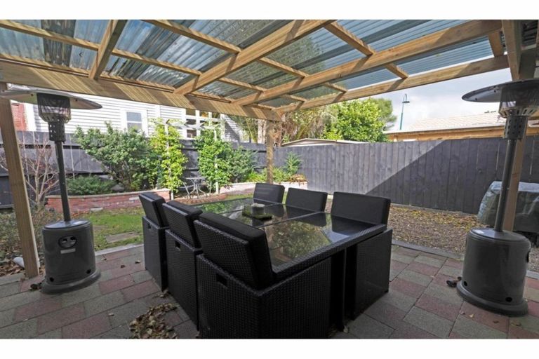 Photo of property in 3 Neta Grove, Henderson, Auckland, 0612